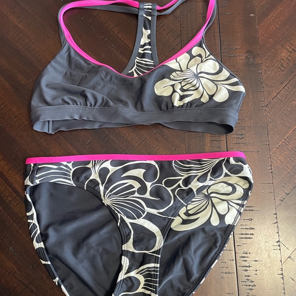 Athleta 3 Piece Swimsuit- Reversible! - Picture 7 of 7